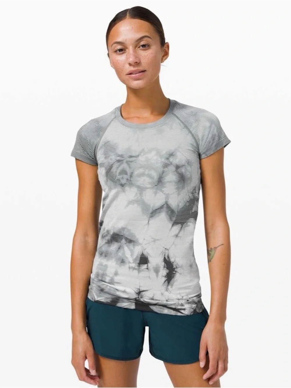Lululemon Swiftly Tech Short Sleeve Tee Shibori Stripe Graphite Grey Size 4